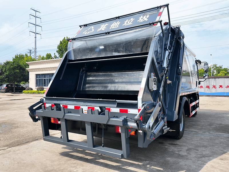 Camión compactador de basura SINOTRUK HOWO-4x2-3