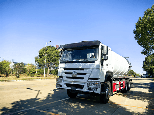 HOWO TANK TRUCK WITH VACUUM PUMP-8