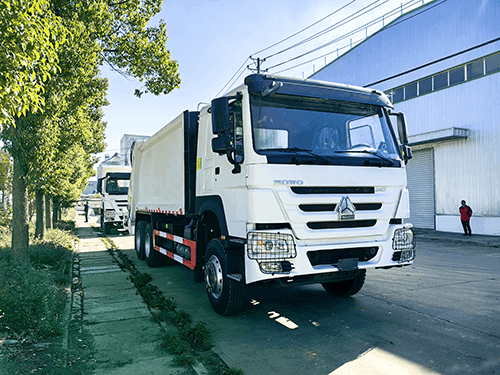 SINOTRUK GARBAGE COMPACTOR TRUCK SANITATION TRUCK-1