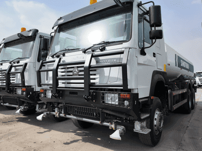 SINOTRUK HOWO 6x4 Water Sprinkler Truck-13