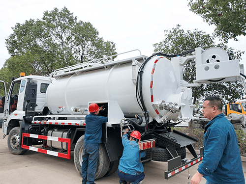 SINOTRUK HOWO JETTING AND VACUUM TANK TRUCK-1