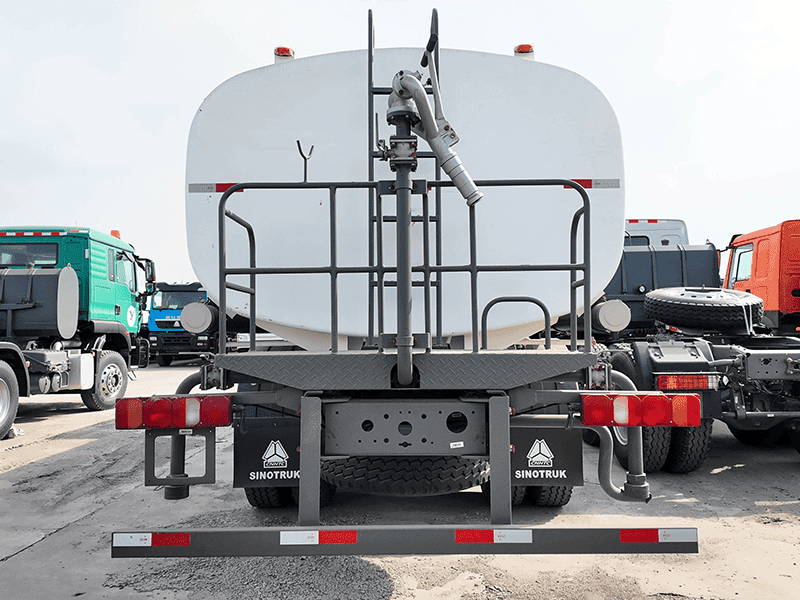 SINOTRUK HOWO MAX 6x4 Bowser Water Tank Truck-1