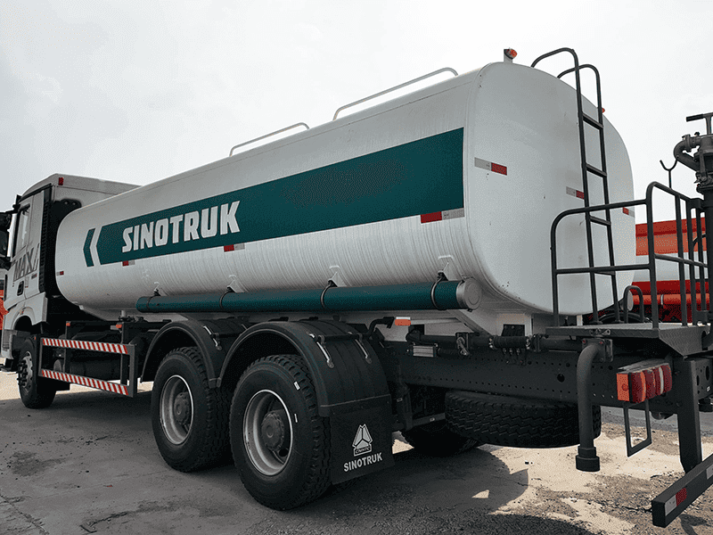 SINOTRUK HOWO MAX 6x4 Bowser Water Tank Truck-2