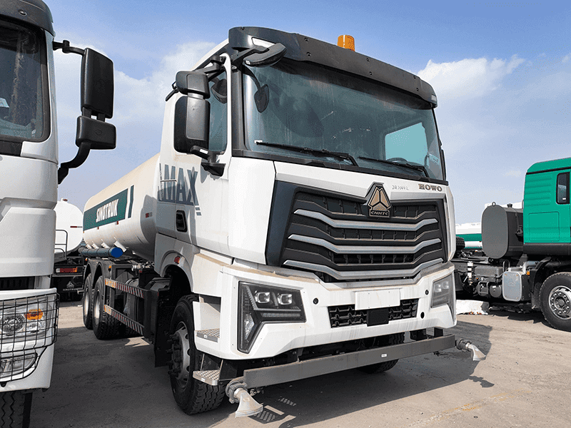 SINOTRUK HOWO MAX 6x4 Bowser Water Tank Truck-6