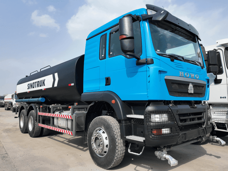 SINOTRUK HOWO TX 6x4 Bowser Water Tank Truck-2