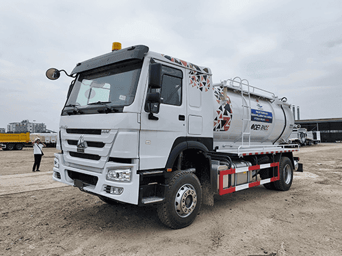 VACUUM SEWER TANK TRUCK-2