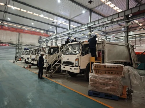 HOWO 4x2 6CBM Compactor Garbage Truck 5