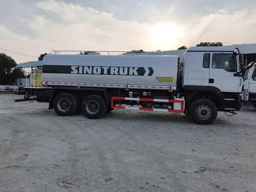 HOWO TX 6X4 20000 Liters Right Hand Drive Water Sprinkler Tank Truck 2