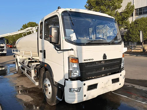 SINOTRUK HOWO 4X2 8000 Liters Fecal Suction Truck 6