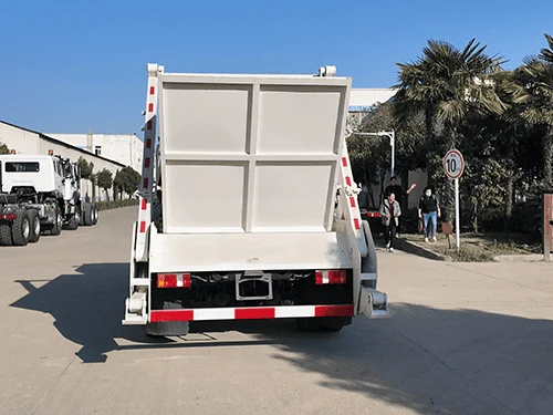 SINOTRUK HOWO 4X2 Skipper Swing Arm Garbage Truck-6