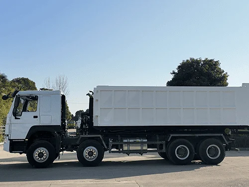 SINOTRUK HOWO Hook Lift Garbage Truck 2