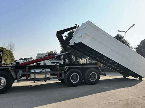 SINOTRUK HOWO Hook Lift Garbage Truck 3