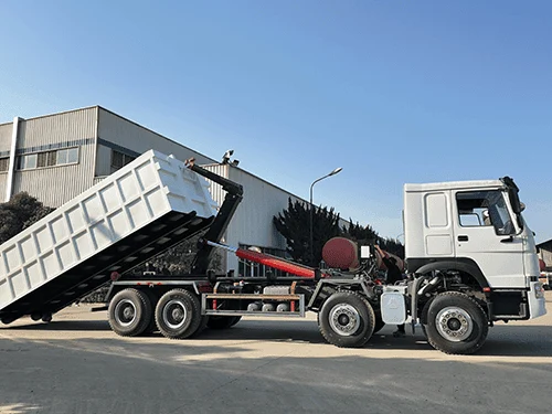 SINOTRUK HOWO Hook Lift Garbage Truck 4