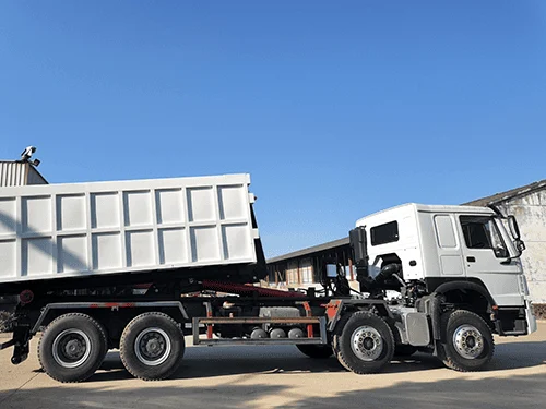 SINOTRUK HOWO Hook Lift Garbage Truck 5