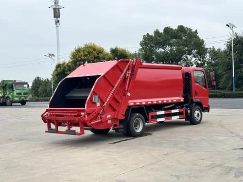 Brand New HOWO 4x2 5CBM Compactor Truck-2