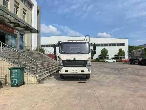 HOWO 4x2 8CBM Rear Loader Compactor Truck-3