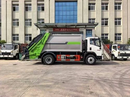 HOWO 4x2 8CBM Rear Loader Compactor Truck-4