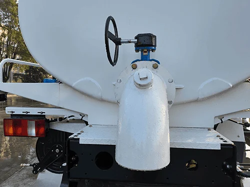 SINOTRUK HOWO 4X2 8000 Liters Fecal Suction Truck-14